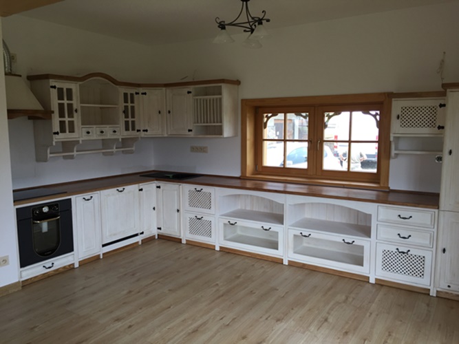 Kuchnia drewniana w kolorze biała patyna + lakier 22-25